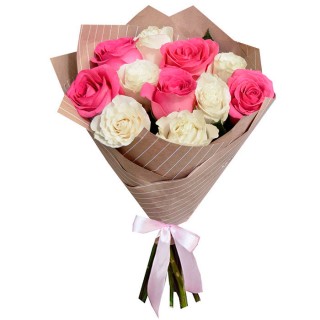 Букет Белые и розовые розы в крафте 11 шт